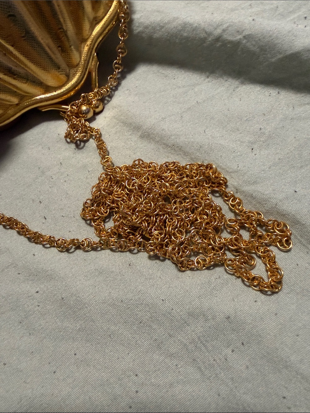 Gucci Gold Shell-Embossed Chain Bag - Picture 8 of 9